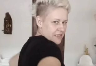 Córkę obejrzał lekarz.