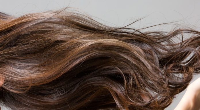 Włosomaniaczki pokochały tę zagęszczającą kurację z keratyną