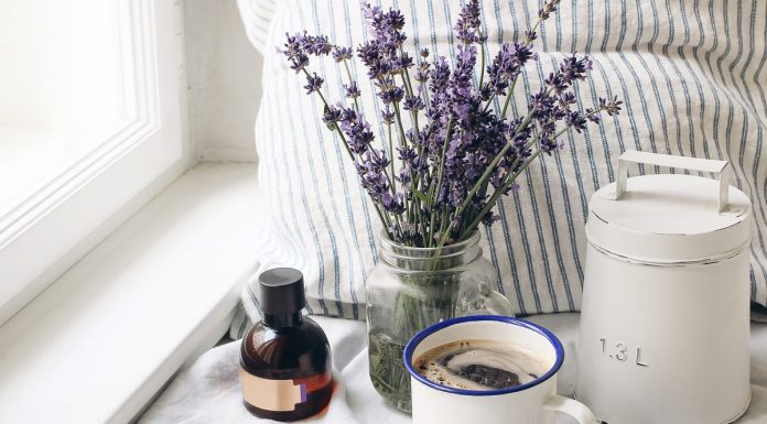 Francuzki dodają to do kawy zamiast mleka. Brzuch szybko zrobi się płaski