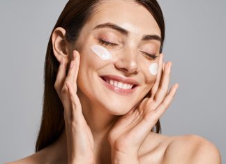 Trzy świetne kremy dla 40-latek. Żaden nie kosztuje więcej niż 20 zł