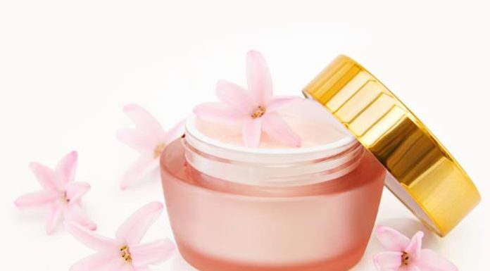 Wszyscy polują na ten krem. Ma końską dawkę kolagenu i witaminy E, teraz kosztuje 5 zł