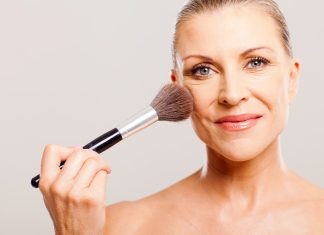 Makijażystki są zgodne, że to właśnie ten odcień różu najbardziej odmładza. Odejmuje z 10 lat