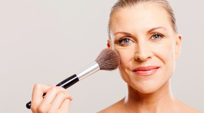 Makijażystki są zgodne, że to właśnie ten odcień różu najbardziej odmładza. Odejmuje z 10 lat