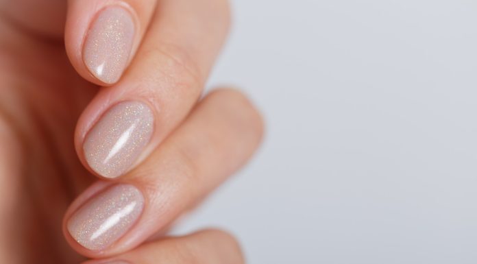 Diamentowa odżywka wzmocni łamliwe paznokcie. Daje efekt subtelnego manicure