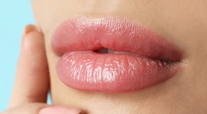 Ciągle sucha usta? Zaaplikuj na noc ten krem. Czyni cuda!