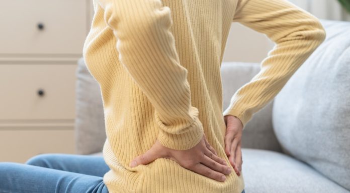 Bolą cię plecy i mięśnie? Posmaruj je tym tanim żelem. Zdziała cuda!