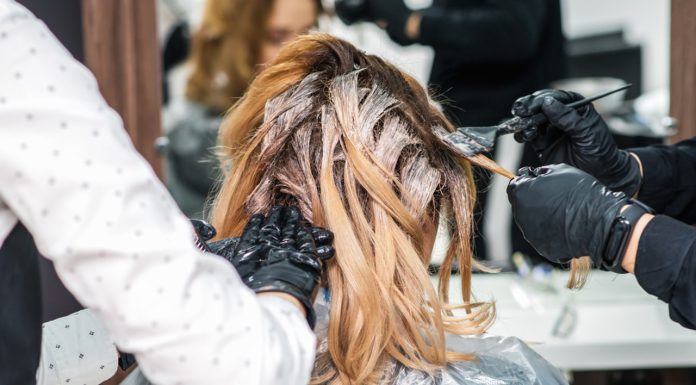 Fryzury, które odejmują lat i łatwo się układają. Tej zimy będą najmodniejsze