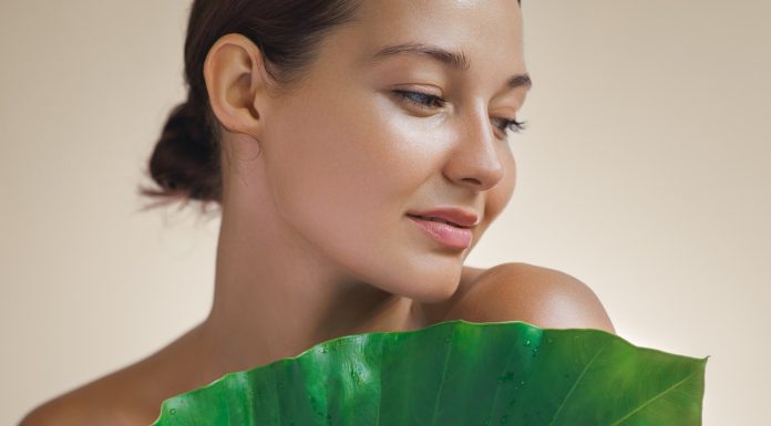 Ten złocisty krem BB z kurkumą zmienia wszystko. Upiększa cerę, a do tego usuwa przebarwienia. Magik!