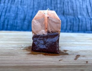 Gdzie wyrzucić torebkę po herbacie?