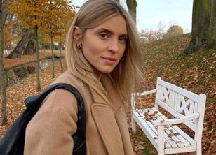 Po plaży paradowała w futrze. Ale od razu się wytłumaczyła