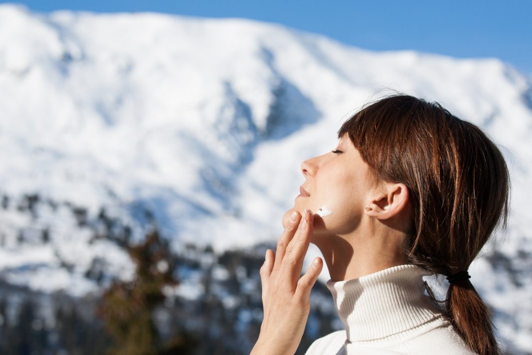 Jaki wybrać krem do twarzy na zimę? Kompletny poradnik