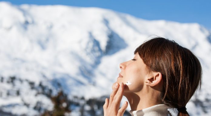 Jaki wybrać krem do twarzy na zimę? Kompletny poradnik