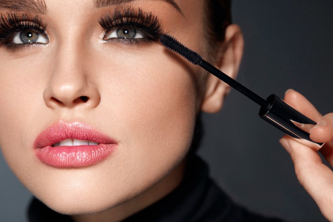 TOP 3 pogrubiające tusze do rzęs do 20 zł. Eksplozja objętości!