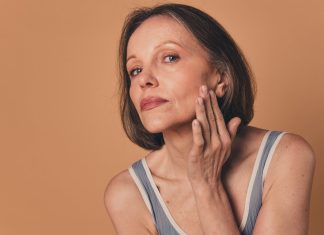 Chcesz skutecznie odmłodzić buzię? Nakładaj ten preparat na noc, a nigdy nie pomyślisz o botoksie