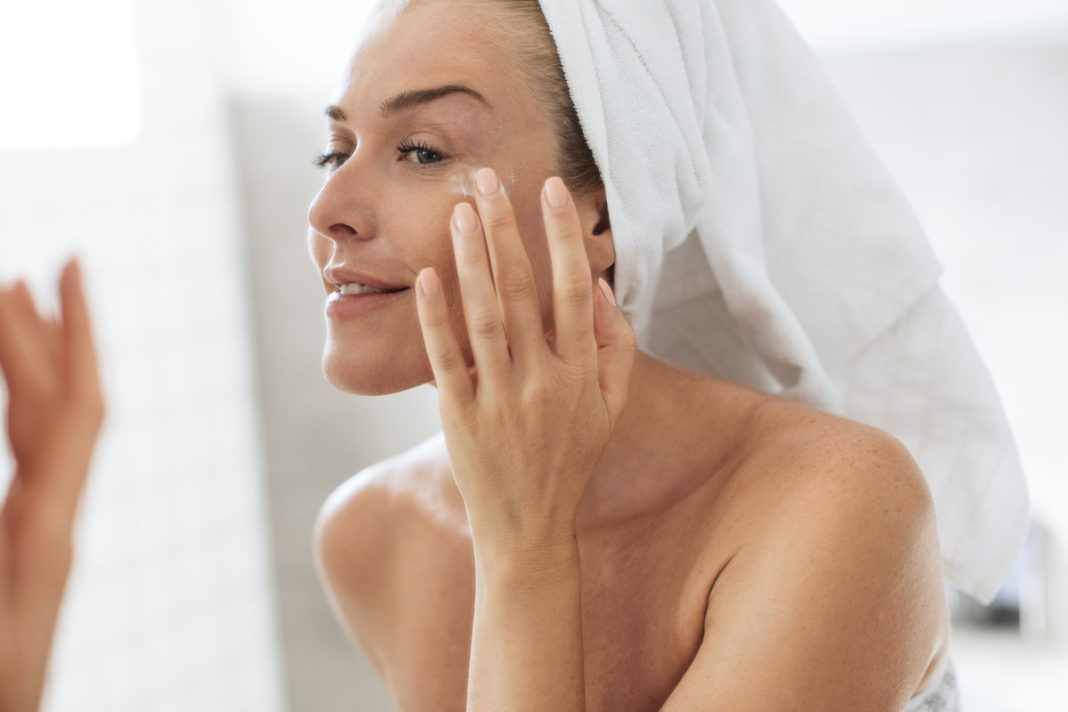 Ta maść kosztuje 6 zł, a działa cuda. Dzięki niej zapomnisz o sińcach pod oczami