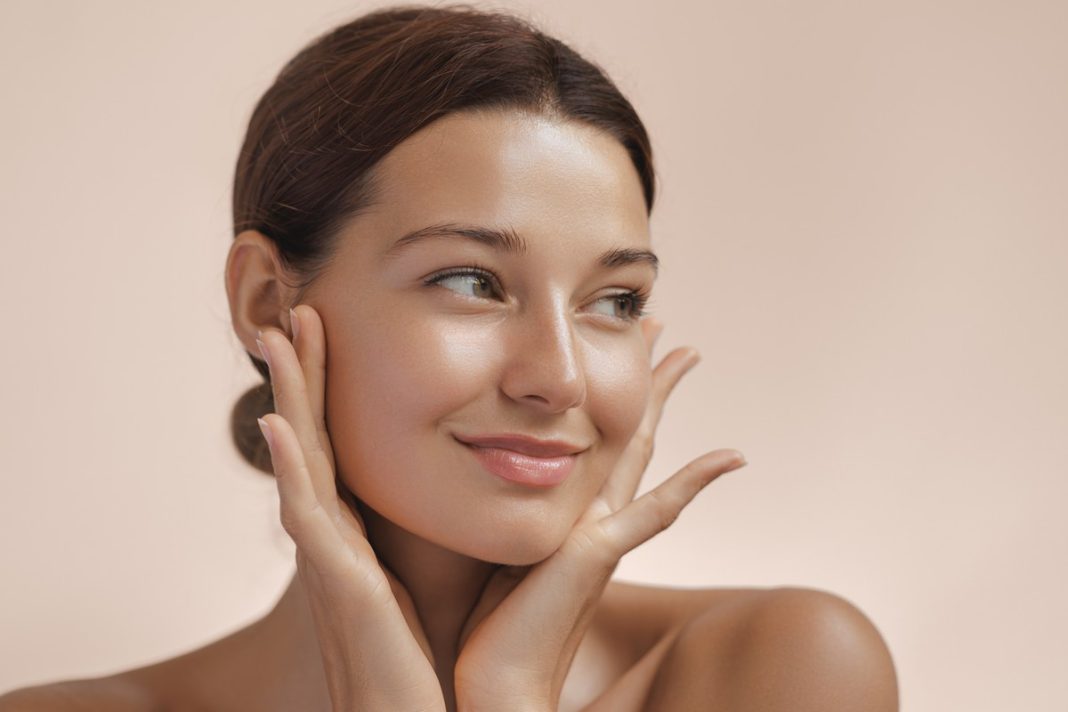 Samoopalacze do twarzy o przyjemnym zapachu. Dają naturalny efekt