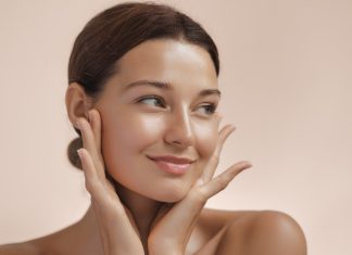 Samoopalacze do twarzy o przyjemnym zapachu. Dają naturalny efekt