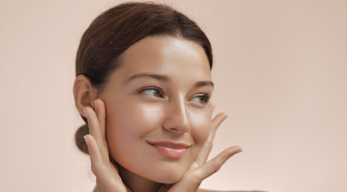 Samoopalacze do twarzy o przyjemnym zapachu. Dają naturalny efekt