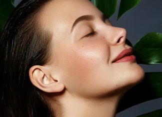 Krem-olejek z ekstraktem z miodu wygładza skórę przez noc. „Ulubiony w okresie grzewczym!”