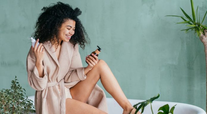 Pomagają na trądzik, łupież i wiele innych problemów skórnych. Zobacz kosmetyki z siarką, które warto kupić