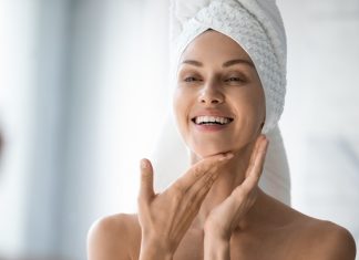 Urządzenia, dzięki którym mezoterapię wykonasz w domu. Odmłodzą skórę i wygładzą zmarszczki