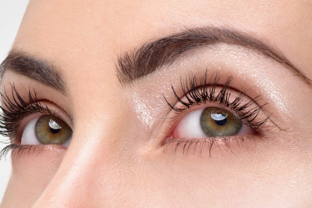 Supermocny krem pod oczy z retinolem i witaminą C.