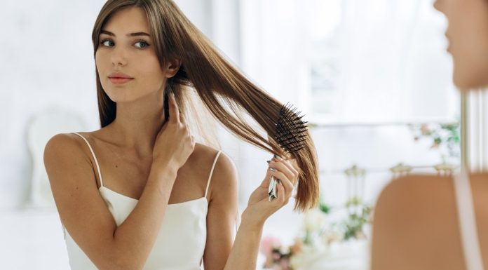 Cztery dobre odżywki bez spłukiwania, które wygładzają i nabłyszczają, ale nie obciążają włosów