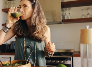 Największe bzdury dietetyczne. Ekspertka: jak słyszę słowo „oczyszczanie organizmu”, dostaję febry