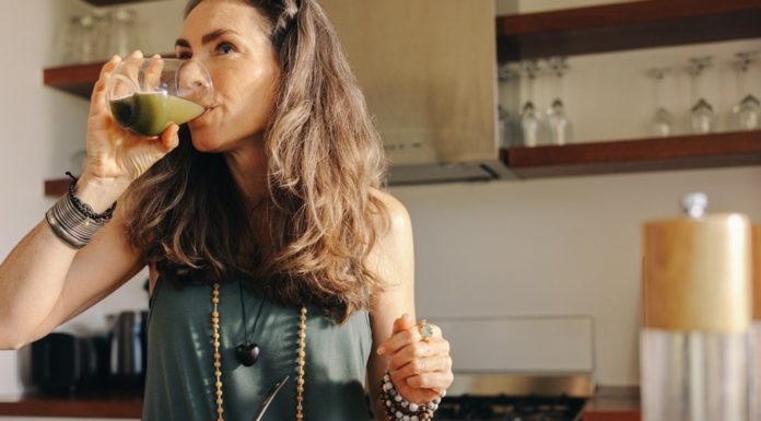 Największe bzdury dietetyczne. Ekspertka: jak słyszę słowo „oczyszczanie organizmu”, dostaję febry