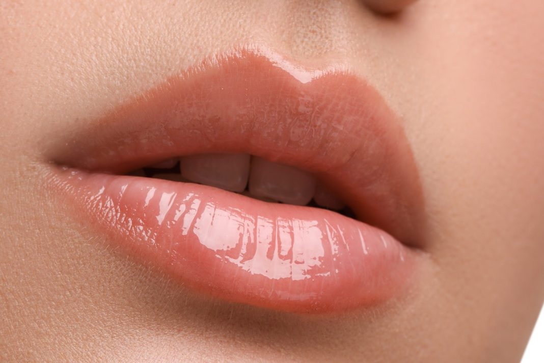 Olejkowy tint do ust nawilża na długo i daje piękny błysk!