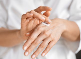 To ulubiony krem do rąk kosmetyczek. Kosztuje 7 zł, a daje efekt upiększenia dłoni i chroni paznokcie