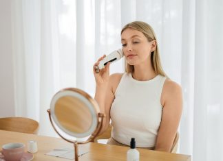 Trzy dobre liftingujące masażery do twarzy. Efekty jak po drogim zabiegu!