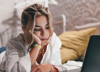 Co się dzieje z twoim ciałem, kiedy nie prześpisz jednej nocy? Wyjaśniamy