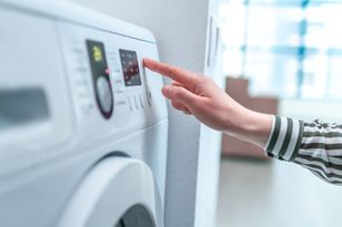 Pranie będzie pachnieć jak marzenie. Wlej łyżeczkę do pralki