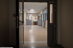 Zdecydowały się na zabiegi medycyny estetycznej. Wylądowały w szpitalu
