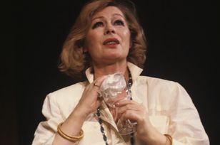 Debiutowała na ekranie jako dwudziestolatka. Zasłynęła nagą sceną