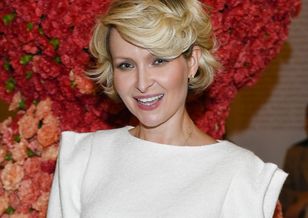 Wybrała króciutką sukienkę. Ale to rajstopy skradły show