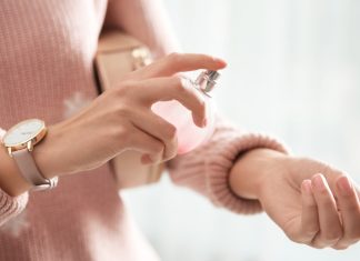 Jak sprawić, by perfumy pachniały dłużej? Porady ekspertki, które naprawdę działają