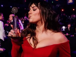 Olśniła w czerwieni na gali w Czechach. Ale to druga sukienka była petardą