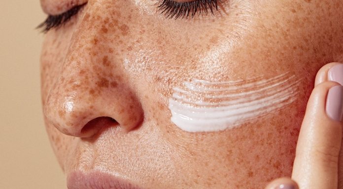 Ma już status kultowego. Niedrogi krem polskiej marki nawilża lepiej od kosztownych specyfików