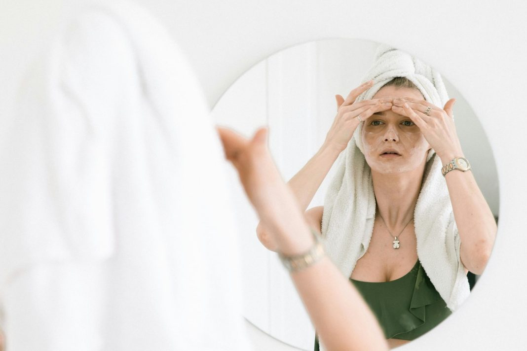 Trzy składniki, których warto szukać w kosmetykach nawilżających. Uratują skórę zimą