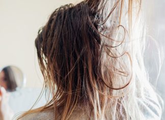 Tak dają o sobie znać za rzadko myte włosy. Świadczy o tym pięć sygnałów