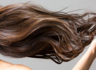 Pięć składników, które możesz dodać do szamponu, żeby twoje włosy szybciej rosły