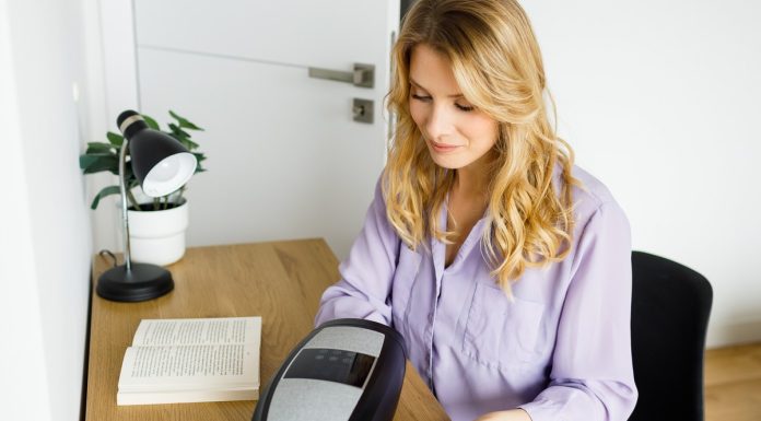 Masażer do rąk redukuje sztywność i ból. Ulga dla nadgarstków!