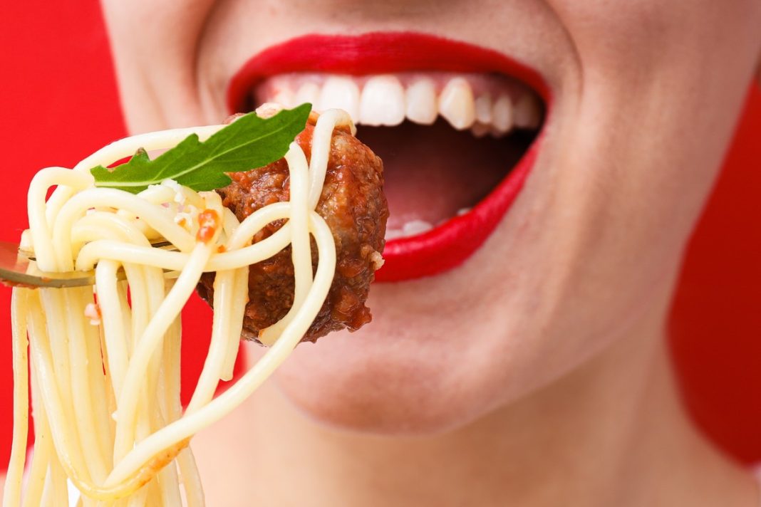 Trzy kultowe pomadki w płynie — kolor na ustach aż do wieczora