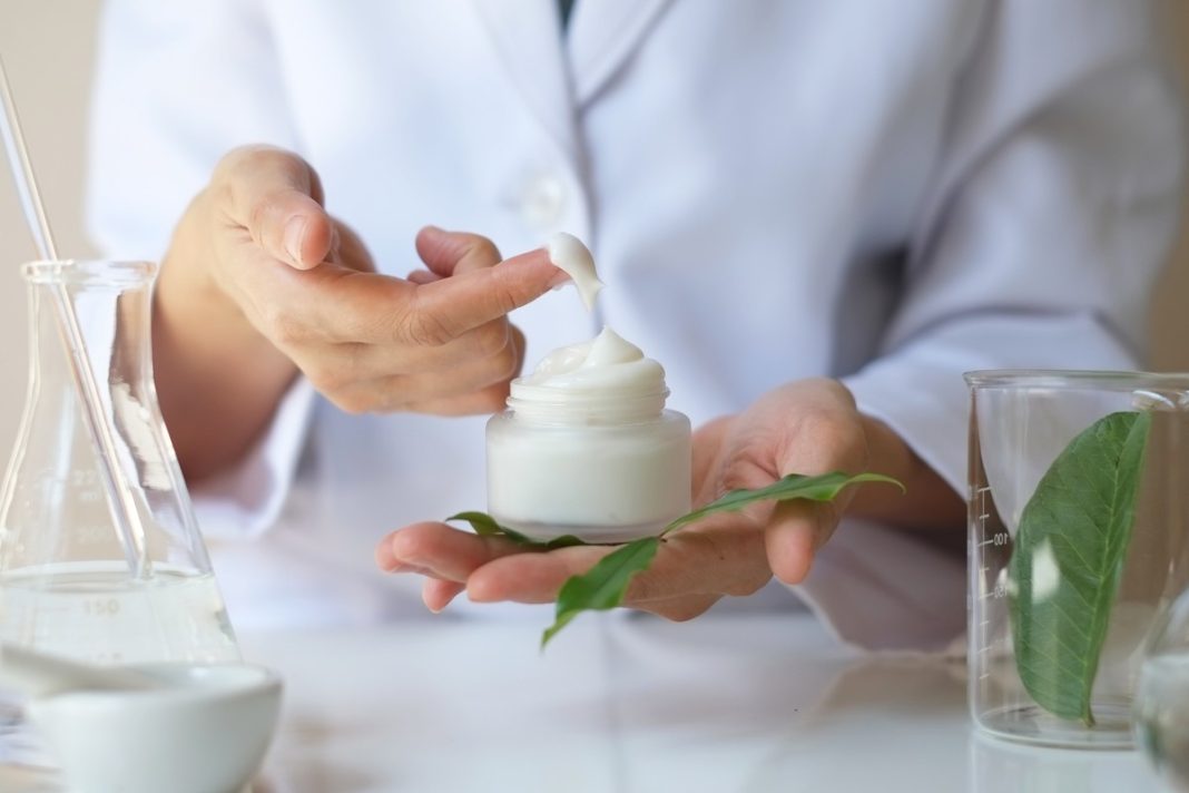 Bielenda wypuściła hit! Ten eliksir młodości opracowali naukowcy i to będzie najlepiej wydane 30 zł