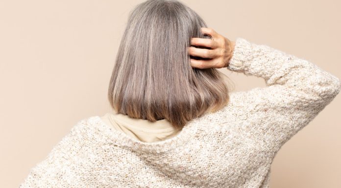 Jak skutecznie farbować siwe włosy? Odpowiedź nie jest prosta