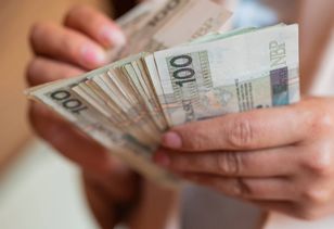 Podatek od przelewów do męża? Warto pamiętać o jednym