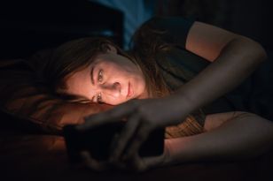 „Doomscrolling” to już plaga. Negatywnie wpływa na samopoczucie