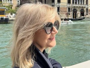 Sweter w stylu Torbickiej to hit. Gwiazdy oszalały na jego punkcie